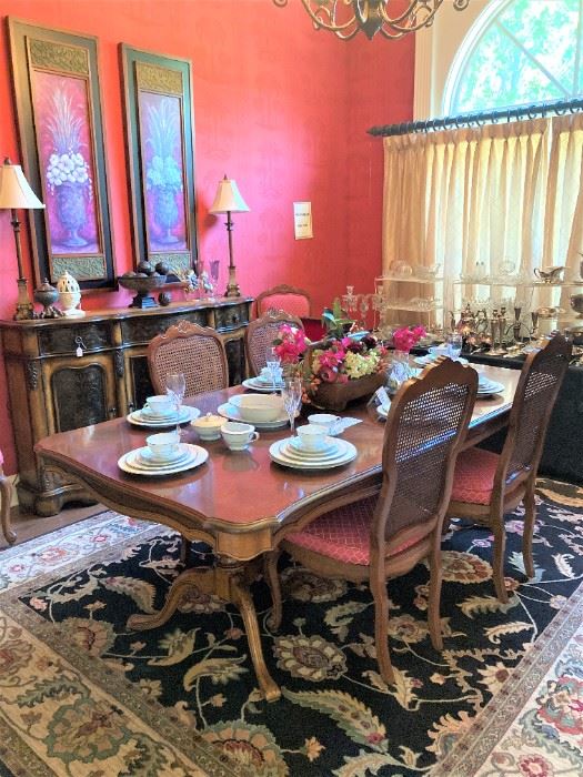 Formal dining table and 6 chairs