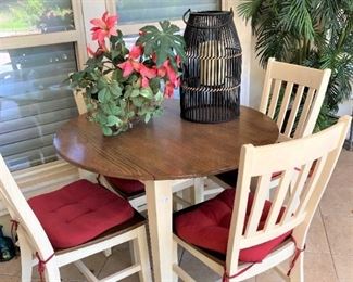 Small breakfast table & 4 chairs
