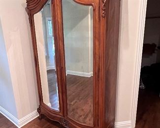Wonderful armoire 