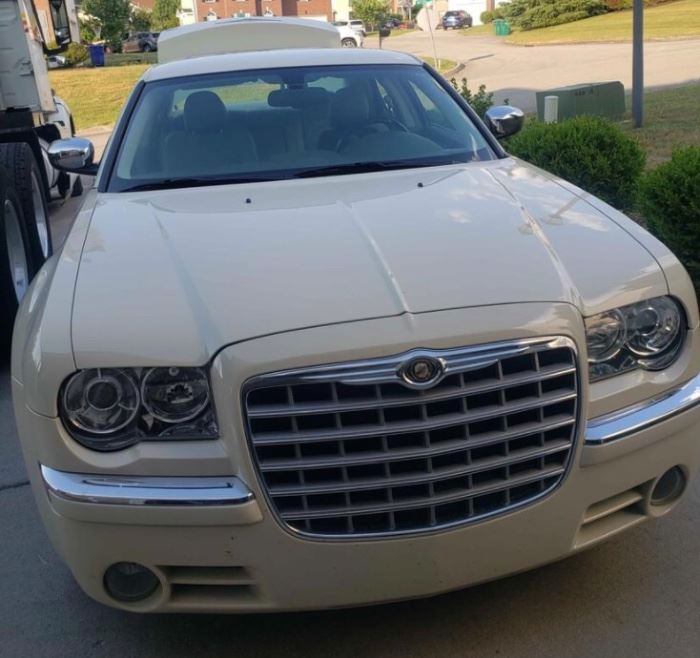 2009 Chrysler 300 with very low mileage & in excellent condition 