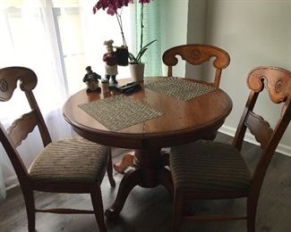 Oak pedestal table with two leaves and six chairs