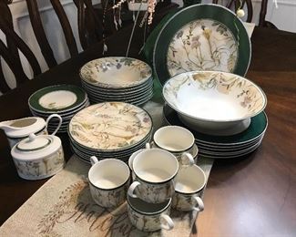 Complete set of dishes