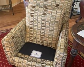 #10 - $250 - Havertys manual recliner 38Tx 29 arm to arm 