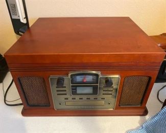 #24 - $75 - Crosley 2007 CD, record and radio player 
