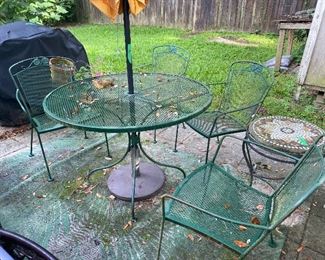 #46 - $140 - Metal outdoor set green table & 4 chairs & umbrella 