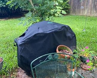 #46 - $140 - Metal outdoor set green table & 4 chairs & umbrella 
