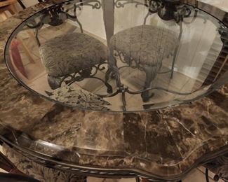 This table and chair set is absolutely beautiful!