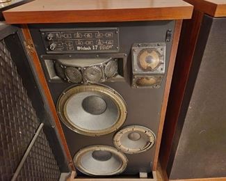 They need reconing if that's the right word...but cosmetically nice! Amazing pair of speakers.