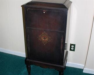 Antique phonograph cabinet (empty)