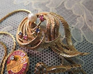 antique 14k gold brooch.