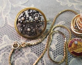 Antique 14k gold brooch.