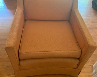 #16	Hickory Tavern side chair with cushion and loose back cushion coral in color as is  old 	 $20.00 			
