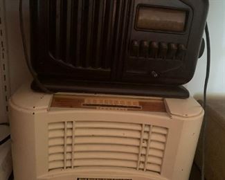 #35	(2) Trutone vintage tube radios as is white and brown 	 $30.00 			
