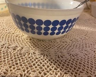 RARE Blue Dot Pyrex. This is in perfect condition!