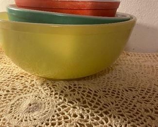 Vintage Primary pyrex set!