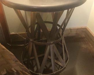 Is that table made of tobacco leaves?