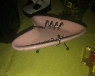 cute ashtray (I just scrolled the rest of the pics and there's A LOT left, not all these are gonna be brilliant)