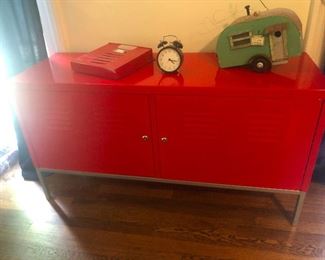 lookit that cute camper birdhouse!!