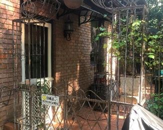 pretty garden trellis!