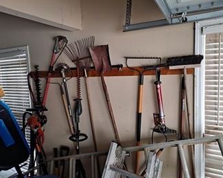 Yard Tools & Ladders