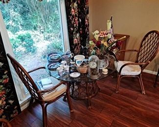 Kitchen Table Glass, Chairs and Accessories