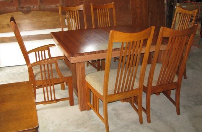 Table/6 chairs/2 leaves