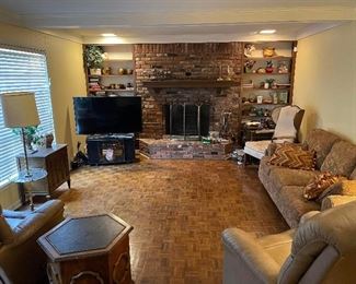 Lots of nice quality furniture.