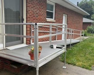 Aluminum wheelchair ramp