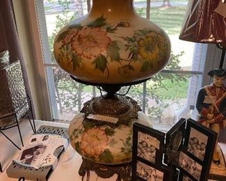 “Gone with the Wind” vintage glass 2 piece lamp