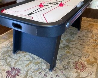 Air hockey table