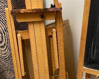 Adjustable / foldable easel on wheels
