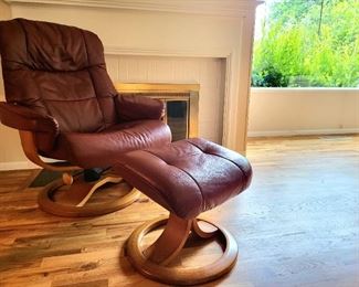 ECORNES Nordic 21 Pedestal Chair and Ottoman $550 or bid #8