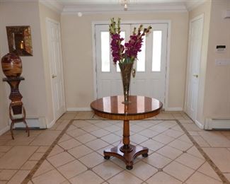 Round entrance table