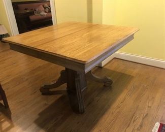 Beautiful finish on this old oak table 