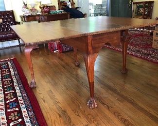 Drop leaf table with legs supporting side leaves