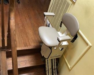 Stair lift is already detached from stairs and ready to go