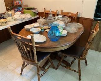 NICE WOOD TABLE AND CHAIRS