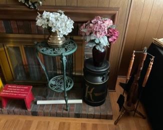 MILK CAN. PLANT STAD