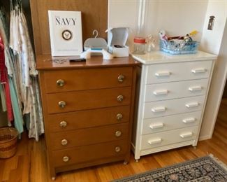 VINTAGE CHEST OF DRAWERS