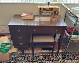 VINTAGE SEWING MACHINE