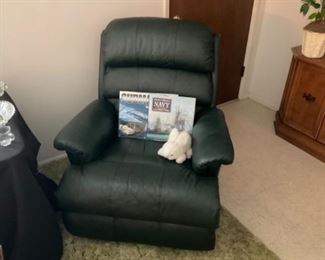 LAZY BOY GREEEN RECLINER 