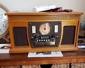Reproduction radio