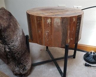 Accent table