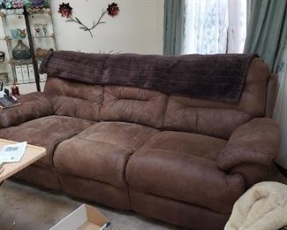 Reclining sofa