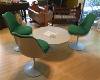 Eero Saarinen Tulip Table and 3 chairs
