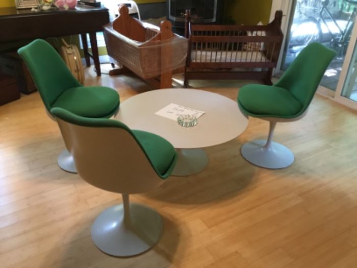 Eero Saarinen Tulip Table and 3 chairs