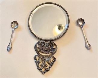 Additional photo of hand mirror