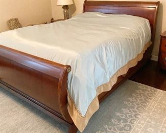 National Mt. Airy Furniture Sleigh Bed Queen Size