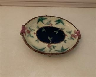 125.00 FERN OVAL PLATE MAJOLICA