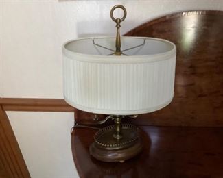 LAMP ANTIQUE BRASS. $ 75.00